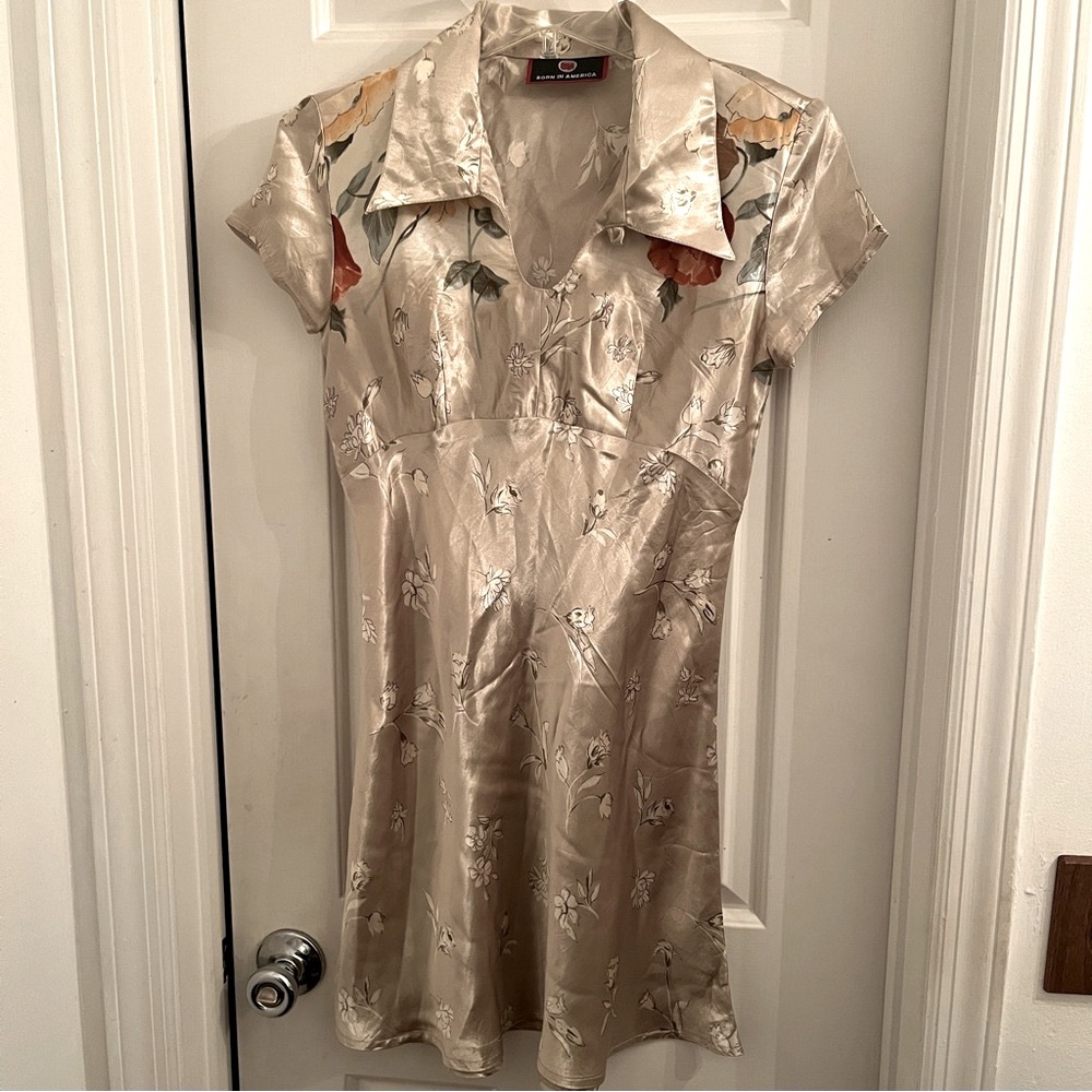 Jrs BORN IN AMERICA SATIN FLORAL DRESS szXS beige collared polyester Vscoop neck
